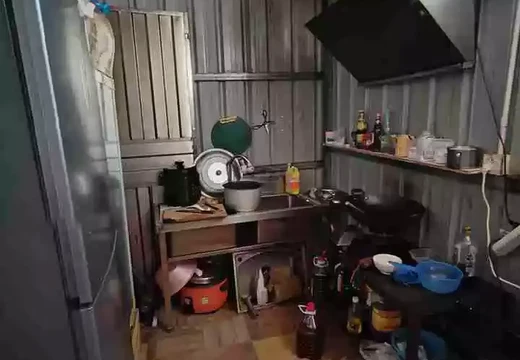 仙游縣鯉南鎮(zhèn)仙安村八二五南街70弄8號的房產(chǎn)及相應(yīng)的土地使用權(quán)