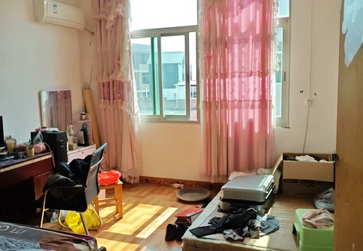 坐落在仙游縣榜頭鎮(zhèn)下明社區(qū)新仙榜路邊1-5層的房產(chǎn)及相應(yīng)的土地使用權(quán)