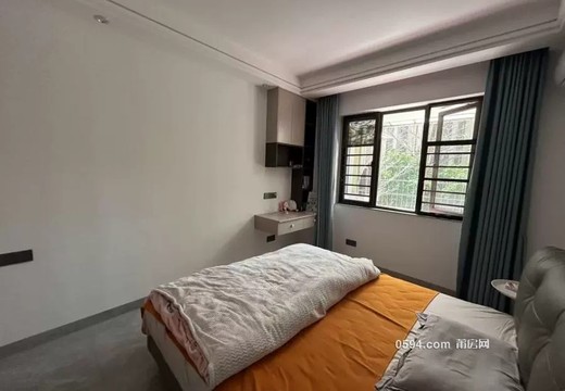 坐落莆田市涵江區(qū)三涵西街道六一西路899號億發(fā)城小區(qū)6號樓2梯306室的房地產(chǎn)