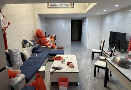 莆田市城廂區(qū)南園西路385號(hào)幸福里205室的房地產(chǎn)