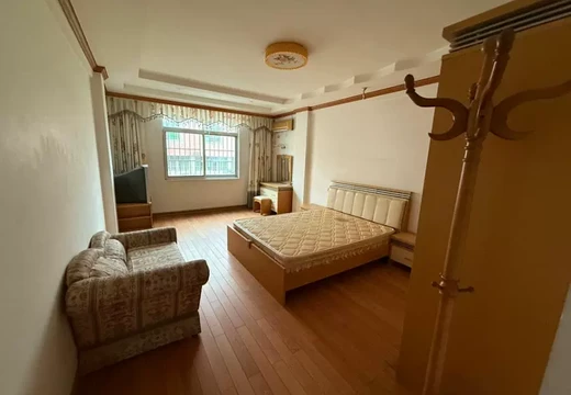 福建省莆田市城廂區(qū)龍橋辦梅峰市場79號501室及7號柴間的房地產(chǎn)