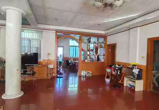 坐落在仙游縣鯉城街道壩壟社區(qū)金石東路239號（三層）的房產(chǎn)及相應(yīng)的土地使用權(quán)