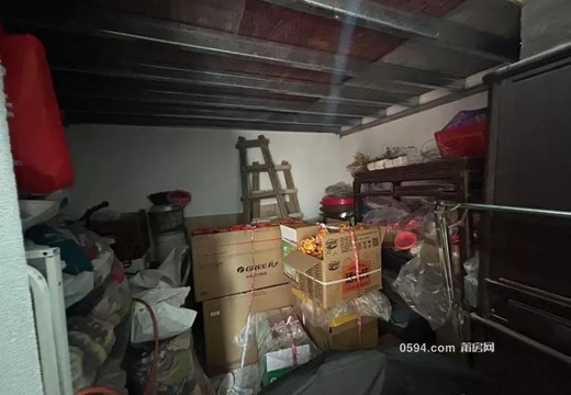 坐落莆田市荔城區(qū)拱辰街道東陽(yáng)村東陽(yáng)495號(hào)東陽(yáng)小區(qū)2號(hào)樓121室的房地產(chǎn)