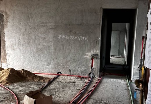 坐落莆田市城廂區(qū)霞林街道荔華大道1799號海峽廣場8號樓第1梯2402室的房地產(chǎn)