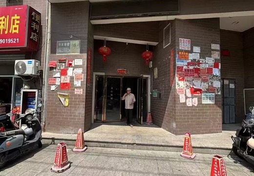 福建省莆田市涵江區(qū)涵華東路2988號(hào)華友廣場(chǎng)4號(hào)樓2810號(hào)房地產(chǎn)