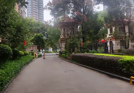 福建省莆田市荔城區(qū)西天尾鎮(zhèn)荔城北大道3790號(hào)云頂楓丹地下一層045車位