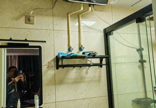 坐落在仙游縣鯉城街道南橋社區(qū)師范路188號2號樓504室的房產(chǎn)及相應(yīng)的土地使用權(quán)