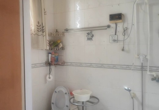 坐落在仙游縣鯉城街道南橋社區(qū)后嵩巷90號(hào)的房產(chǎn)及相應(yīng)的土地使用權(quán)