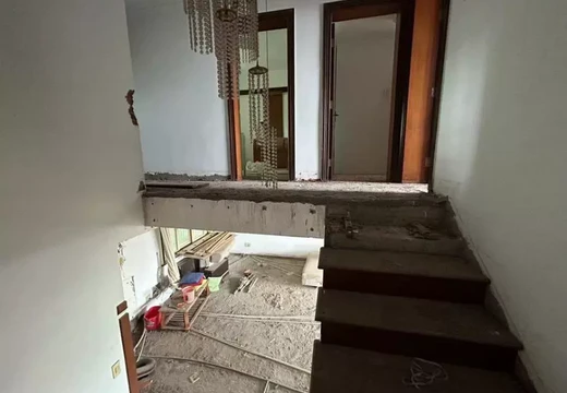 坐落莆田市城廂區(qū)龍橋街道梅園西路948弄1號1505室住宅及柴火間的房地產(chǎn)