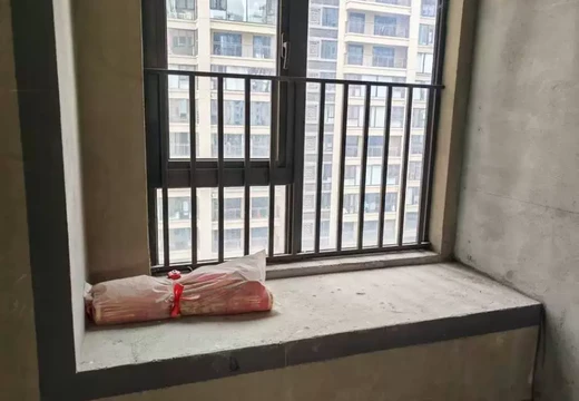 坐落在仙游縣鯉城街道八二五大街899號(hào)3號(hào)樓1梯1601室與仙游縣鯉城街道八二五大街899號(hào)地下室-2層車(chē)位B455的房產(chǎn)及相應(yīng)的土地使用權(quán)