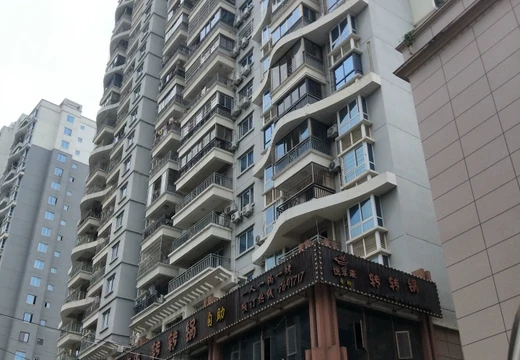 坐落仙游縣楓亭鎮(zhèn)霞街社區(qū)（濱江步行街）D1幢店鋪115的房產(chǎn)及相應(yīng)的土地使用權(quán)