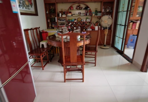 位于仙游縣鯉南鎮(zhèn)仙安社區(qū)居委會興仙東路286弄1號2梯位604室的房產(chǎn)及相應(yīng)的土地使用權(quán)