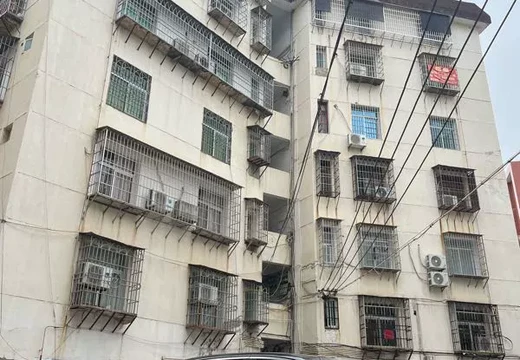 福建省莆田市城廂區(qū)龍橋街道學(xué)園中街2175號(hào)1號(hào)樓403室及儲(chǔ)藏間