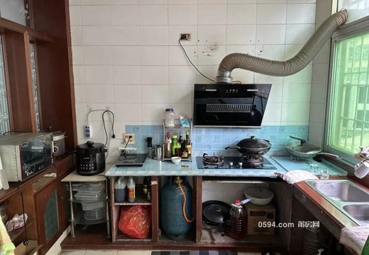 莆田市城廂區(qū)城南溝頭溝西街2幢202號的房地產(chǎn)