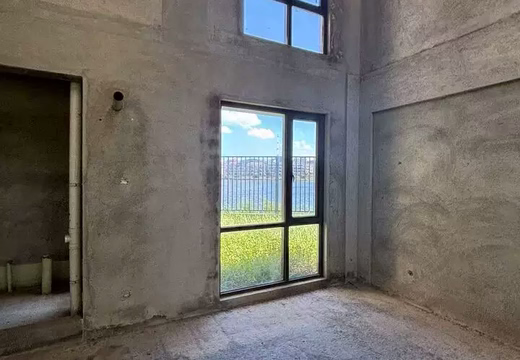 山亭镇港里村天后西路88号世茂国风大院B区13#01室（住建登记为B2地块50#01）的房地产