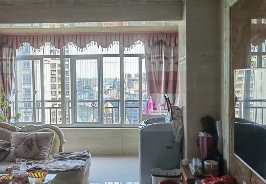 福建省莆田市荔城區(qū)黃石舊街片區(qū)改造1號(hào)地塊安置區(qū)（黃石鎮(zhèn)黃石居委會(huì)豐石西路99號(hào)萬(wàn)嘉商業(yè)廣場(chǎng)）第3幢第2403室的不動(dòng)產(chǎn)