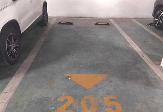 坐落在仙游縣鯉城街道學(xué)府東路1588號地下室地下1層車位（詳見清單1）