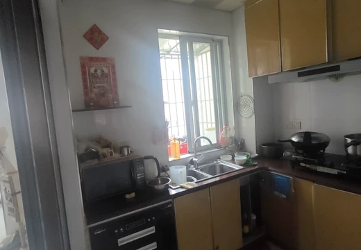 坐落在仙游縣鯉城街道城內(nèi)社區(qū)學(xué)府東路1333號3號樓509室的房產(chǎn)及相應(yīng)的土地使用權(quán)