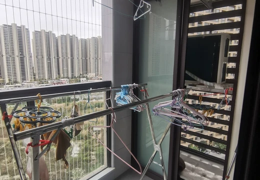 福建省莆田市涵江區(qū)白塘鎮(zhèn)紫霞路299號保利譽峰花園C區(qū)10號樓2梯位1307室房地產(chǎn)及C區(qū)地下一層964車位