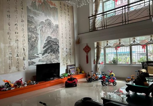 莆田市城廂區(qū)龍橋街道龍興路19號2號樓4梯307室住宅及車庫的房地產(chǎn)