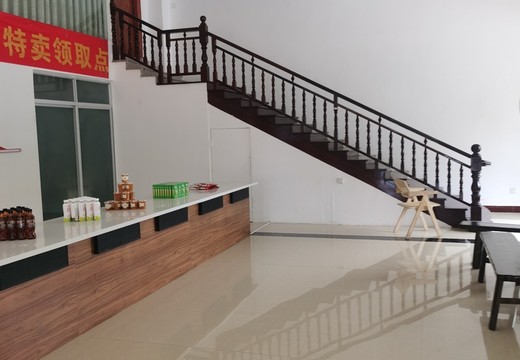 坐落在仙游縣鯉城街道紫檀南街3566號(hào)、3568、3588號(hào)的房產(chǎn)及相應(yīng)的土地使用權(quán)