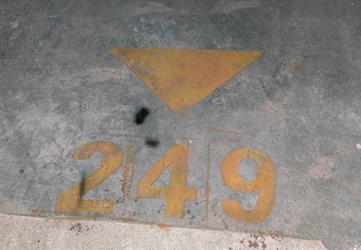 坐落在仙游縣鯉城街道學(xué)府東路1588號(hào)地下室地下1層車(chē)位249號(hào)（詳見(jiàn)清單1）