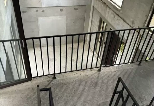 山亭鎮(zhèn)港里村天后西路88號世茂國風大院B區(qū)25#03室（住建登記為B2地塊2#03）的房地產(chǎn)