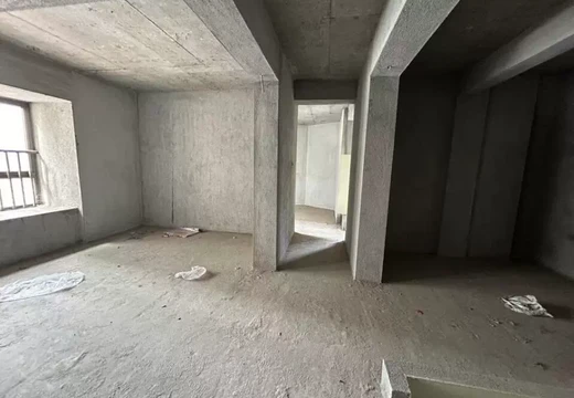 坐落莆田市涵江區(qū)國(guó)歡鎮(zhèn)塘北街2100號(hào)皇家庭院3號(hào)樓303室的房地產(chǎn)