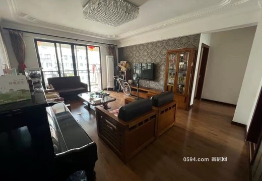 福建省莆田市荔城區(qū)拱辰街道下店路1699號淺水灣·陶源4號樓2梯1901、1905室的不動(dòng)產(chǎn)