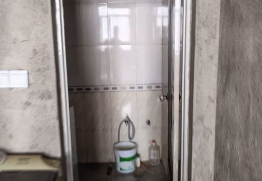 坐落在仙游縣榜頭鎮(zhèn)泉山村紫檀中街661號(hào)的房產(chǎn)及相應(yīng)的土地使用權(quán)