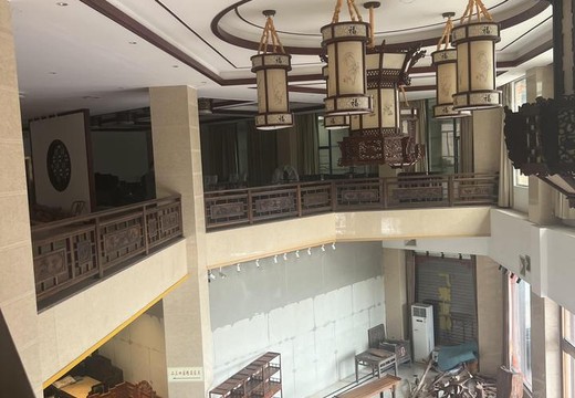 坐落在仙游縣榜頭鎮(zhèn)龍騰社區(qū)居委會(huì)紫檀中街2359號(hào)的房產(chǎn)及相應(yīng)的土地使用權(quán)