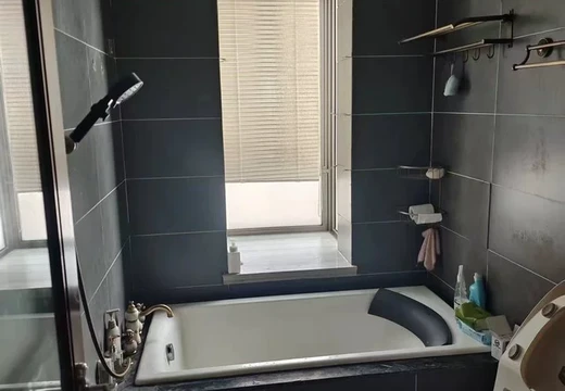 福建省城廂區(qū)龍橋街道九華西大道666號雅頌居15號樓2201室的房地產(chǎn)