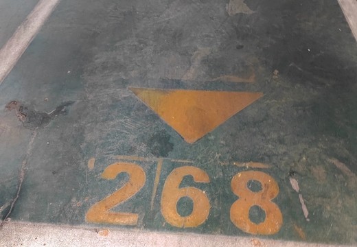 坐落在仙游縣鯉城街道學(xué)府東路1588號(hào)地下室地下1層車位268號(hào)（詳見清單1）。