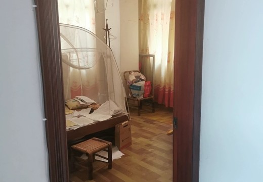 坐落于福建省莆田市荔城區(qū)東大路東段南側(cè)23#樓（即現(xiàn)荔城區(qū)鎮(zhèn)海街道東大路782弄5號樓1梯303室）的房地產(chǎn)