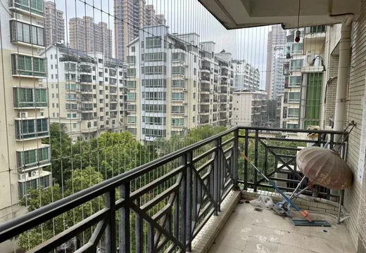 莆田市荔城區(qū)拱辰街道幸福路385號寶勝小區(qū)A區(qū)6號樓2梯504室的房地產(chǎn)