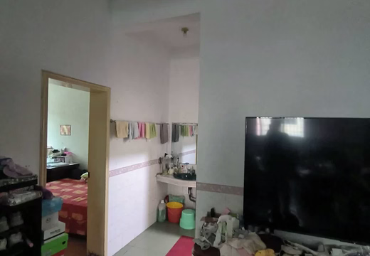 坐落在仙游縣榜頭鎮(zhèn)望厝村下新厝11號（1層、2層、4層）的房產(chǎn)及相應(yīng)的土地使用權(quán)[房屋所有權(quán)證號：20153428；土地使用權(quán)證號：仙國用（2015）第BT31