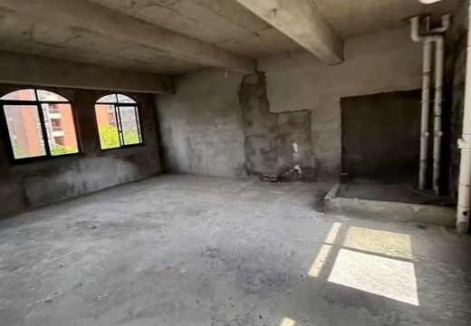 坐落在仙游縣鯉城街道龍泉社區(qū)師范路東側（萬晨·伯爵山B地塊）B76#幢411的房地產