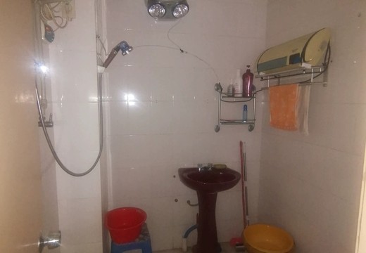 福建省莆田市城廂區(qū)新光電影院北側(cè)的房產(chǎn)和柴間（現(xiàn)門牌號為筱塘北街180號新光小區(qū)5號樓2梯304室、C129室）