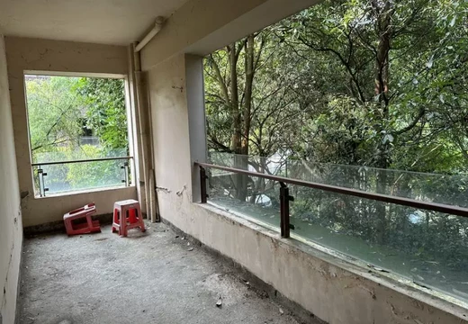 莆田市荔城區(qū)西天尾鎮(zhèn)后卓村少林北街999號(hào)10#B-01的房地產(chǎn)