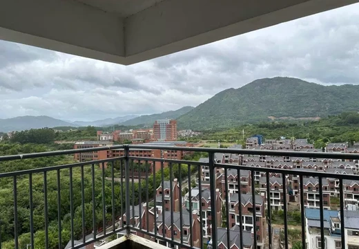 坐落仙游縣鯉城街道龍泉社區(qū)師范路東側(cè)（萬晨·伯爵山A地塊）A11-1#幢16層1608號(hào)的房地產(chǎn)