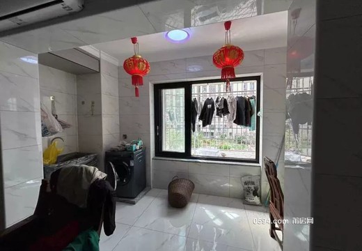 坐落莆田市涵江區(qū)國(guó)歡鎮(zhèn)塘北街2100號(hào)皇家庭院3號(hào)樓302室的房地產(chǎn)