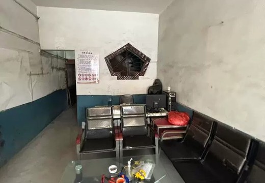 坐落在仙游縣郊尾鎮(zhèn)郊尾社區(qū)居委會梅園街366號的房產(chǎn)及相應(yīng)的土地使用權(quán)