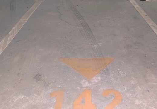 坐落在仙游縣鯉城街道學(xué)府東路1588號(hào)地下室地下1層車位142號(hào)（詳見(jiàn)清單1）