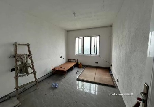 坐落莆田市涵江區(qū)城涵東大道1566號保利觀瀾府C區(qū)1號樓2梯位2505室的房地產