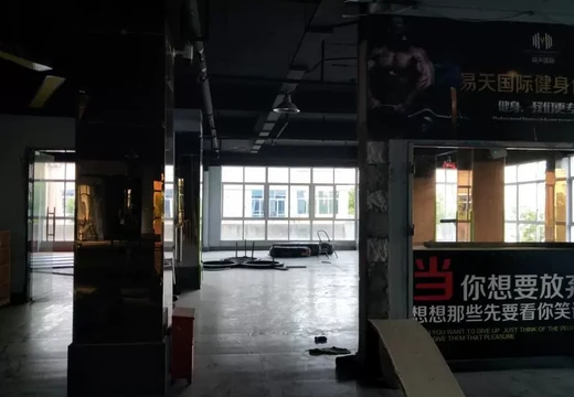 坐落仙游縣楓亭鎮(zhèn)霞街社區(qū)（濱江步行街）D3幢店鋪201的房產(chǎn)及相應(yīng)的土地使用權(quán)