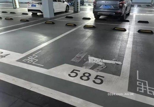 坐落莆田市荔城區(qū)西天尾鎮(zhèn)后卓北街555號霞梧磐龍小區(qū)C區(qū)B1585車位的房地產