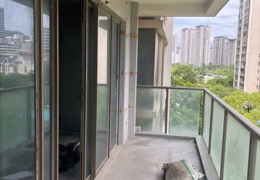 坐落在福建省莆田市城廂區(qū)龍橋街道九華西大道666號雅頌居19號樓602室的房產(chǎn)及相應(yīng)的土地使用權(quán)