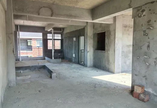 坐落仙游縣鯉城街道龍泉社區(qū)師范路東側(cè)(萬(wàn)晨·伯爵山B地塊）B75#幢5-7層住宅02號(hào)的房地產(chǎn)