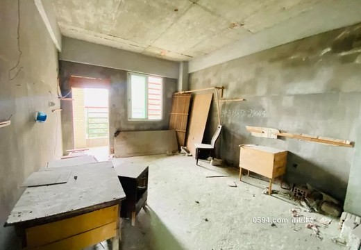 福建省莆田市城廂區(qū)龍橋街道東園西路282號(hào)3號(hào)樓3梯310室的房地產(chǎn)