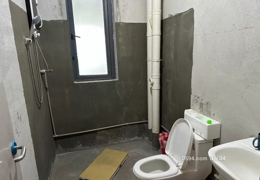 莆田市城廂區(qū)龍橋街道溪南支路1966號1號樓1602室的房地產(chǎn)